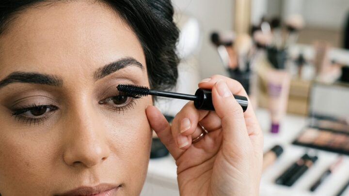 Sådan applicerer du mascara uden klumper - professionel teknik